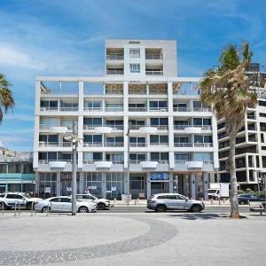 Blue Sea 2BR in front of the beach by HolyGuest