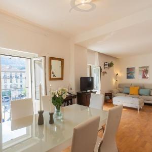 Linda Apartments by Rent All Como