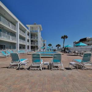 Coastal Waters 107 - A Studio Poolside Retreat