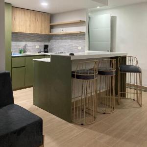 Apartamento 3 hab con parqueadero - Primer piso con piscina ideal estancias largas y clínicas