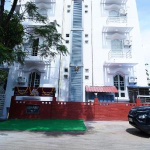 Meridian Rooms and Service Apartment