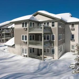 Beautiful hotel in Vermont Smugglers Notch 1BD near Disc Golf Center