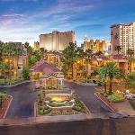 Beautiful Hotel in Desert Rose Resort - 2BD Sleeps Las Vegas Nevada