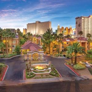 Beautiful Hotel in Desert Rose Resort - 2BD Sleeps