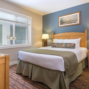 Coeur dAlene lake 2BD condo with resort amenities including indoor pool