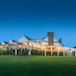 Beautiful 2BD condo in an equestrian themed resort with tons of activities for the family