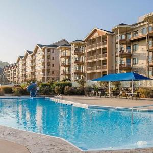 Relax surrounded by nature in this 1BD resort condo with resort amenities
