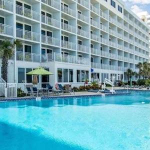Enjoy Daytona Beach in this 1BD resort condo with resort amenities