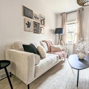 Stylish Retreat - 4 Min Downtown