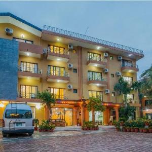 Hotel Pokhara Village & SPA