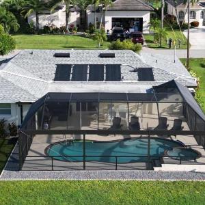 villa - Sleeps 6 & sports boat