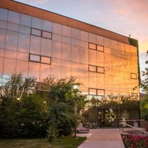 Hotels near Merlin Olsen Field at Maverik Stadium - University Inn & Conference Center