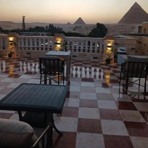 karma pyramids view inn