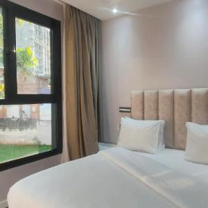 Premium apart with swimming pool rooftop and parking