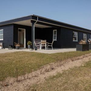 Spacious Holiday Home Near Ebeltoft Ideal For 10 People