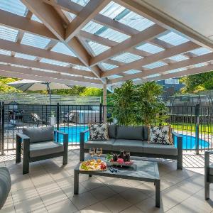 Tuis and Pools - Lake Taupo Holiday Home