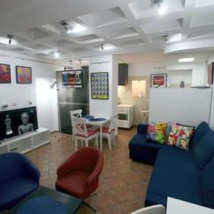 Warhol Apartment quiet with Retro Pop Art Flair in Zvezdara Beograd with workplaces and multiple beds