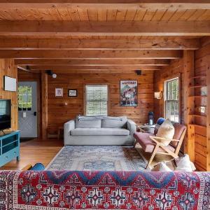 Cozy Athens Cabin on the Lake with Hot Tub & Backyard