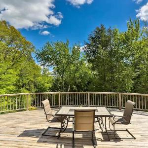 Country Escape Overlooking Hunter & Windham Mts