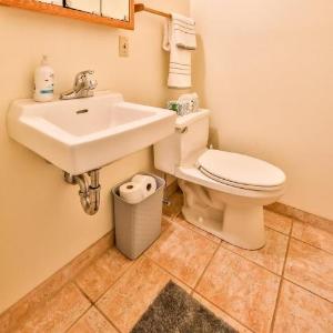 Spacious 3 BR Condo Steps Away From Slopes