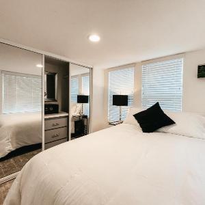 Beautiful Downtown Cottage Onyx