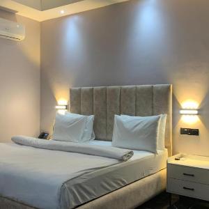 Premium apart with pool billards and parking