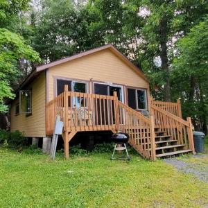 Quiet 2 Bedroom Bass Cabin In The Trees