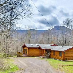 4 Bedroom Log Cabin with Stream and Great Location
