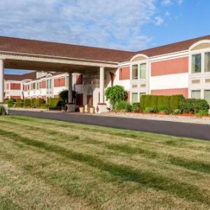 Days Inn & Suites by Wyndham Roseville/Detroit Area