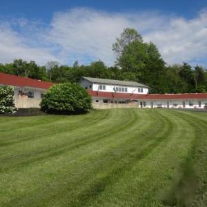 Hotels near Augusta Civic Center - Mount Blue Motel