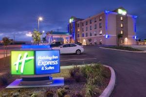 Holiday Inn Express & Suites Bakersfield Airport, an IHG Hotel, Bakersfield