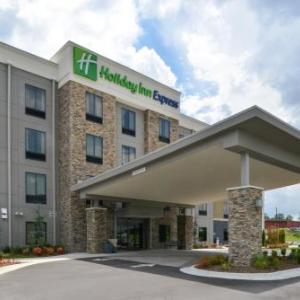 Holiday Inn Express & Suites Bryant West