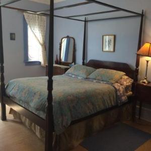 Hotels near Thorncliffe Banquet Centre - McGill Inn B&B