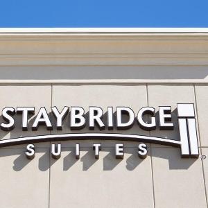 Funny Bone Omaha Hotels - Staybridge Suites OMAHA WEST