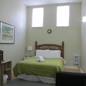 Hotels near Revival Bar Toronto - Kaisar Guest House