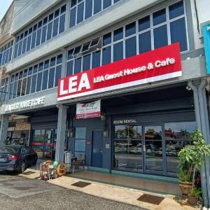 Swing & Pillows - Lea Guest House & Cafe Port Dickson