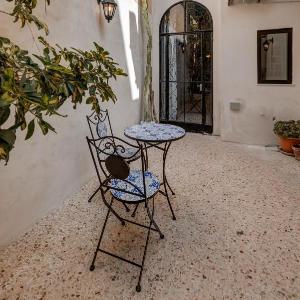 DESIGNER'S 2BR APARTMENT - SLIEMA FERRIES