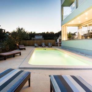Villa with Pool and Mesmerizing Sea View