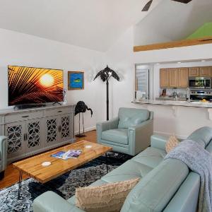 The Poetic Pineapple by Last Key Realty