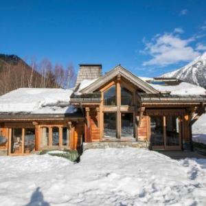 Chalets Bonheur 6BR Sauna Sleeps 10 - Happy Rentals