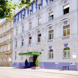 Westend City Hostel
