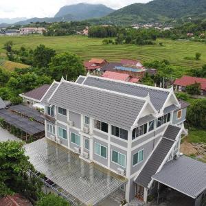 Garden House Rice Fields and Mountain Views