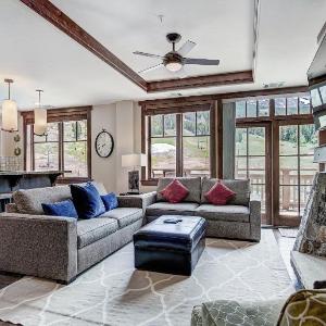 Luxury 4 Bedroom Condo on Peak 8