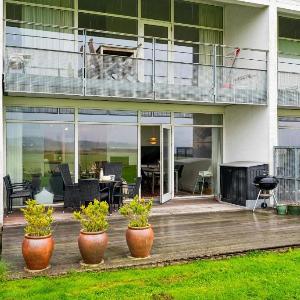 Beautiful Ground-Floor Holiday Apartment With Sea View Perfect For An Ebeltoft Coastal Stay