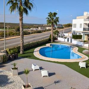 Modern flat with swimming pool terrace and equipped solarium