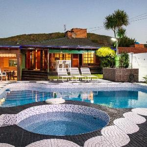 Casa con pileta exclusiva a 3 cuadras de la costanera Villa Carlos Paz IG alquilervillacarlospaz