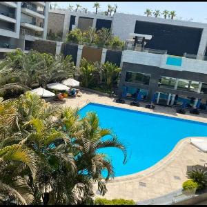 Luxurious Family 5BR Pool View Near Airport!