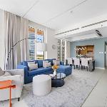 Spacious 1-Bedroom Apartment In Bay Square