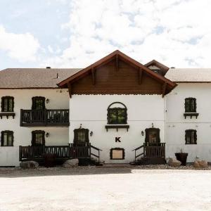 InstantSuites- The Mountain Lake house