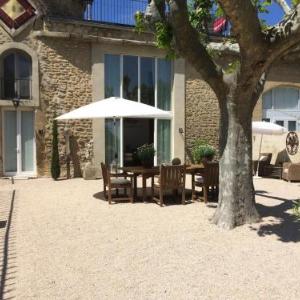 Spacious Castle in Jonquieres with Swimming Pool
